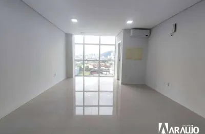 Sala comercial com 1 sala para alugar na Avenida João Sacavem, 571, Centro, Navegantes