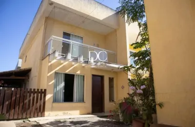 Casa com 3 quartos à venda na avenida dos coqueiros, 284, verdes mares, rio das ostras por r$ 380.000