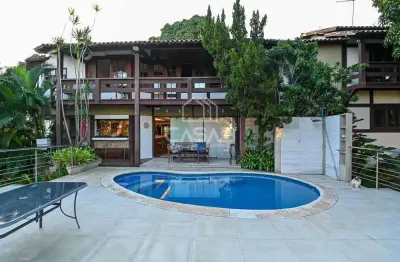 Casa em condomínio fechado com 4 quartos à venda na rua amadeu gomes, 126, sapê, niterói, 401 m2 por r$ 2.200.000