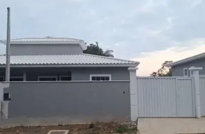 Casa com 2 quartos à venda na rua camarões, cajueiros (itaipuaçu), maricá por r$ 340.000