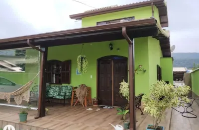 Casa com 3 quartos à venda na rua dois, 21, jacaroá, maricá por r$ 550.000