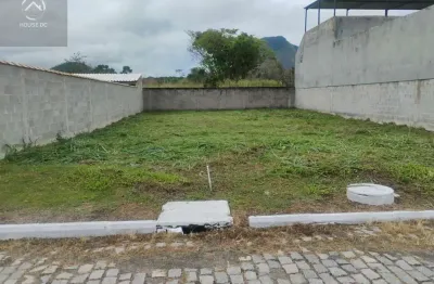 Terreno em condomínio fechado à venda na estrada oscar vieira da costa júnior, 2091, cajueiros (itaipuaçu), maricá por r$ 140.000