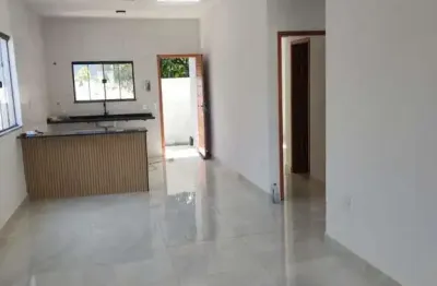 Casa com 2 quartos à venda na rua cinquenta e dois, balneário bambuí (ponta negra), maricá por r$ 365.000