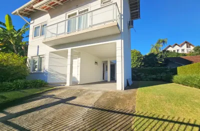 Duas residências em terreno amplo no coração do bairro glória!