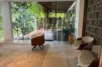 Locação: mansão de luxo no alphaville 2 – 600m², 4 suítes, área gourmet e lazer completo