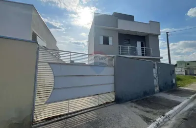 Sobrado moderno com 2 dormitórios e 2 vagas – aldeia da serra, caçapava/sp