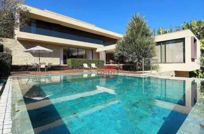 Casa de luxo mobiliada em condomínio, cotia - 5 suítes, 12 vagas, piscina e área gourmet completa!