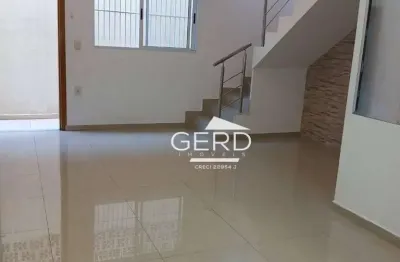 Vendo excelente casa em condomínio fechado com 2 dorms e vaga de garagem