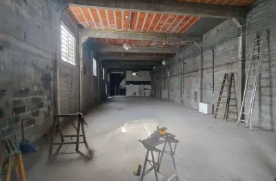 Galpão amplo para locação ? 243 m² | pé direito alto | excelente localização ? osasco/sp