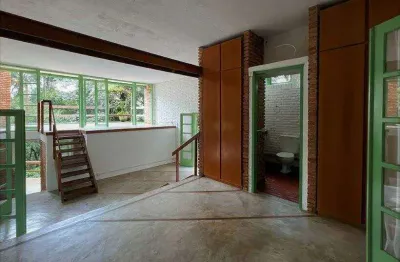 ?	viva na floresta com conforto e design! chácara autoral com loft, estúdio e lago