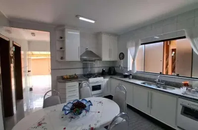 Casa de 3 suítes em osasco, área gourmet e 6 vagas - localização privilegiada ao lado do parque dos príncipes