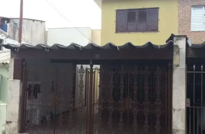 Sobrado com 3 dormitórios e armários embutido, 2 vagas e edícula