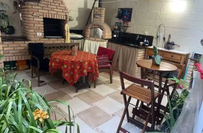 Casa à venda em cotia, sp - condomínio village wimbledon - jardim passárgada i: descubra o conforto e segurança a 500 metros da raposo tavares