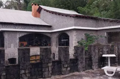 1.	mansão estilo castelo com 5 suítes e piscina em embu ? um refúgio único!