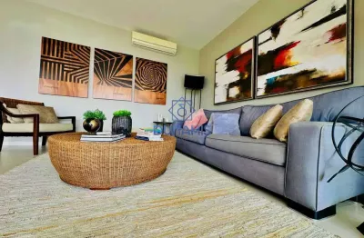 Maravilhoso apartamento na praia da enseada vista para o mar e montanha.