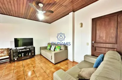 Apartamento reformado à venda na praia da enseada a uma quadra da praia