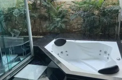 Sobrado em área nobre bairro jardim! 3 suítes todas com closet, 10 vagas