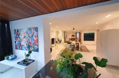 Apartamento com lindos acabamentos, localizado no brooklin.