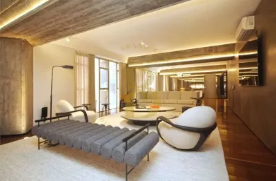 Apartamento deslumbrante, com acabamentos de alto requinte, localizado em moema.