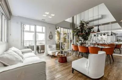 Cobertura com com pé direito duplo, localizada no bairro vila cordeiro.