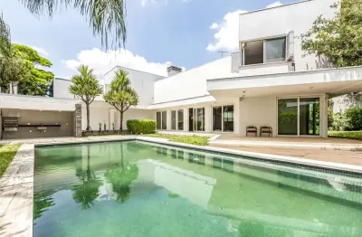 Casa com 650 m², 4 quartos sendo 2 suítes à venda no bairro jardim luzitania.