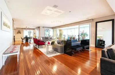 Deslumbrante apartamento, com acabamentos refinados, localizado no campo belo.