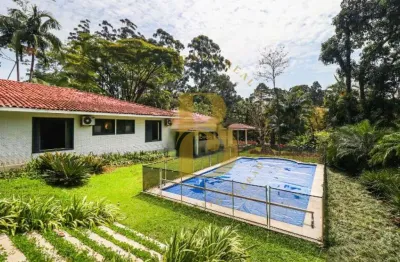 Casa de condomínio com 600 m², 4 quartos sendo 4 suítes à venda no bairro chácara flora.
