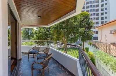 Apartamento com lindos acabamentos, localizado no campo belo.