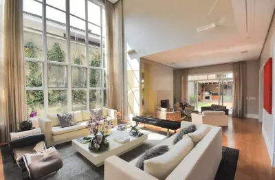 Casa com 500 m², 4 quartos sendo 2 suítes à venda no bairro fazenda morumbi.