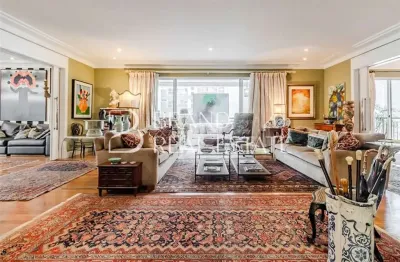 Apartamento com acabamentos refinados, próximo ao Parque Ibirapuera.