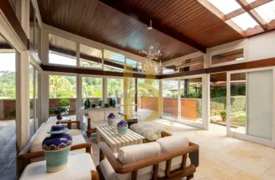 Casa com 600 m², 4 quartos sendo 4 suítes à venda no bairro real parque.