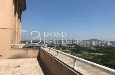 Cobertura com 702.79 m², 5 quartos sendo 4 suítes à venda no bairro Alto de Pinheiros.