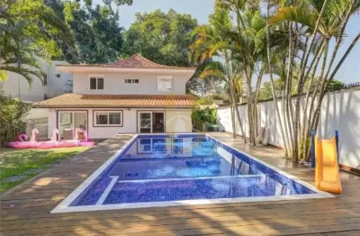 Casa de vila com 360 m², 4 quartos sendo 2 suítes à venda no bairro jardim marajoara.