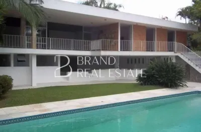 Casa com 800 m², 4 quartos sendo 2 suítes à venda no bairro Morumbi.