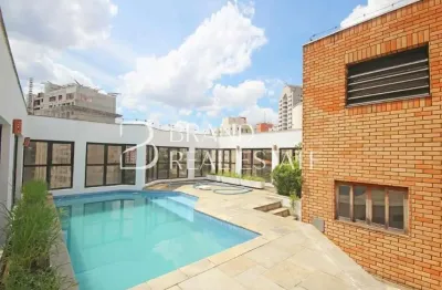 Cobertura com 350 m², 4 quartos sendo 3 suítes à venda no bairro Alto de Pinheiros.