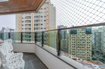 Apartamento com 220 m², 4 quartos sendo 2 suítes à venda no bairro moema.