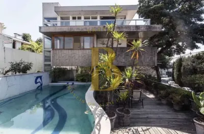 Casa com 960 m², 4 quartos sendo 3 suítes à venda no bairro cidade jardim.