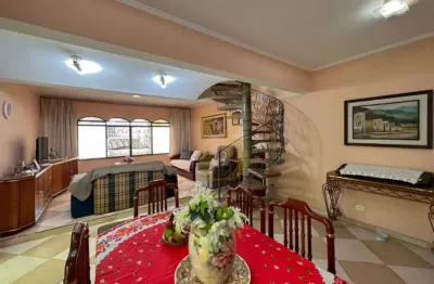 Casa com 120 m², 3 quartos sendo 1 suíte e 3 vagas à venda no bairro parque colonial.