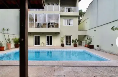 Casa  á venda no alto da boa vista, 5 suítes, 3 vagas, academia, piscina e salão de festas.