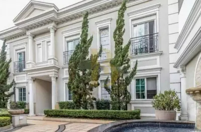 Primorosa casa em condomínio fechado, localizado no bairro jardim luzitania.