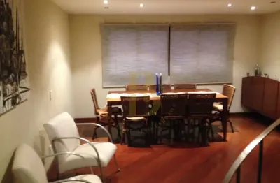 Cobertura à venda com 180 m², 3 quartos e 2 vagas, em moema pássaros.