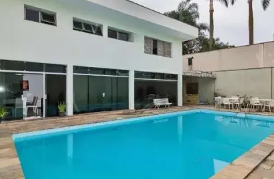 Casa com 447 m², 3 quartos sendo 3 suítes à venda no bairro alto de pinheiros.