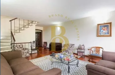 Casa á venda de 243m² privativo, com 3 quartos e 2 vagas no bairro alto de pinheiros.