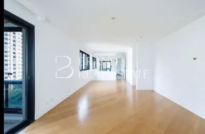 Apartamento com 155 m², 3 suítes, depósito e 3 vagas, ao lado do Colégio Mobile, em Moema Pássaros!