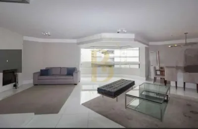 Apartamento com 209 m²,  3 suítes, 3 vagas e depósito à venda em moema.