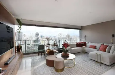 Apartamento á venda com 103m²,  3 quartos sendo 1 suíte e 3 vagas de garagem no Itaim Bibi