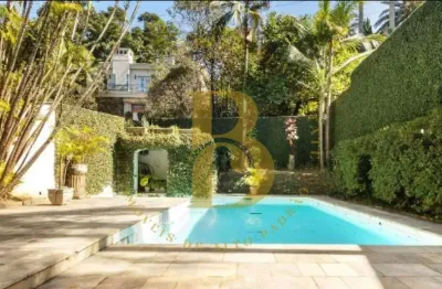 Casa de vila com 900 m², 6 quartos sendo 5 suítes à venda no bairro cidade jardim.