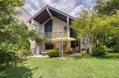 Casa com quintal e grande terreno, á venda, 1200m², 4 dormitórios, e 4 vagas, alto da boa vista