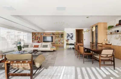 Apartamento com 251 m², 4 quartos sendo 3 suítes, 4 vagas à venda no bairro vila nova conceição.