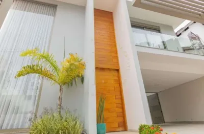 Casa moderna e luxuosa em bolsão fechado no city campo grande